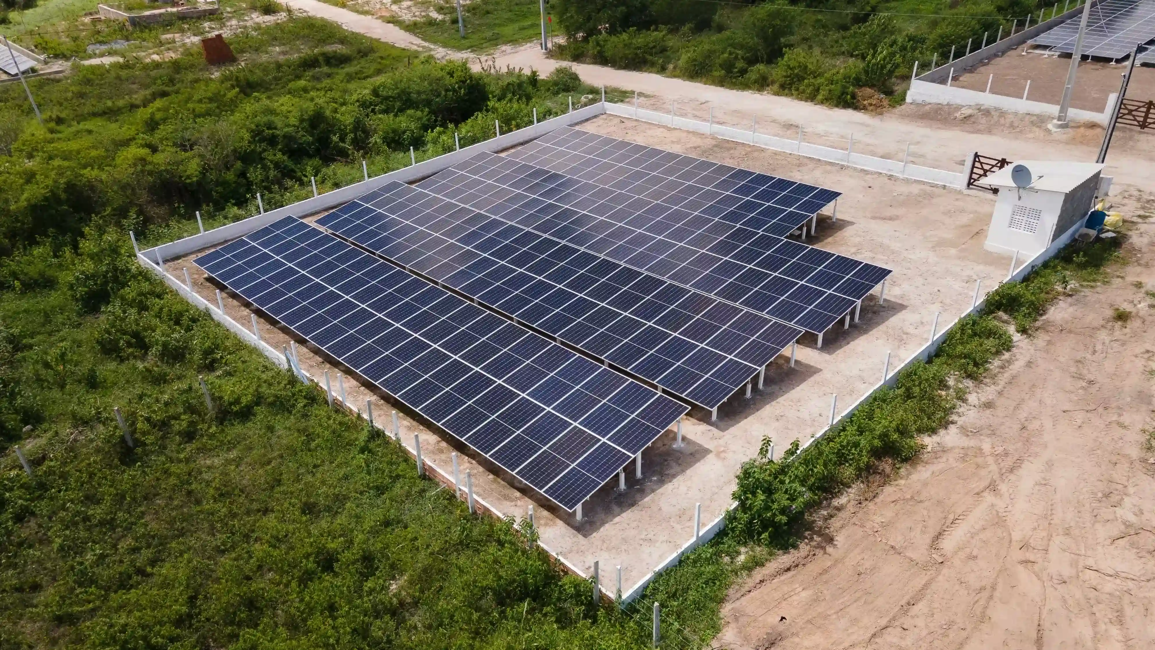 imagem de um terreno em Sairé-PE com usina solar instalada